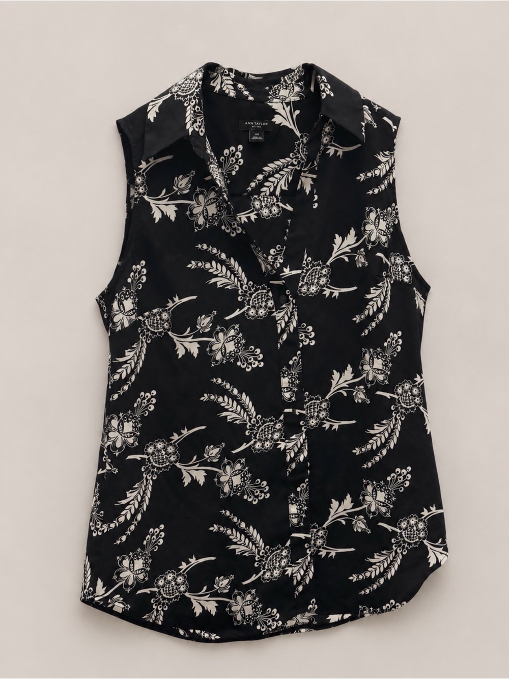 Ann Taylor Black and White Floral Sleeveless Button-Down Top
